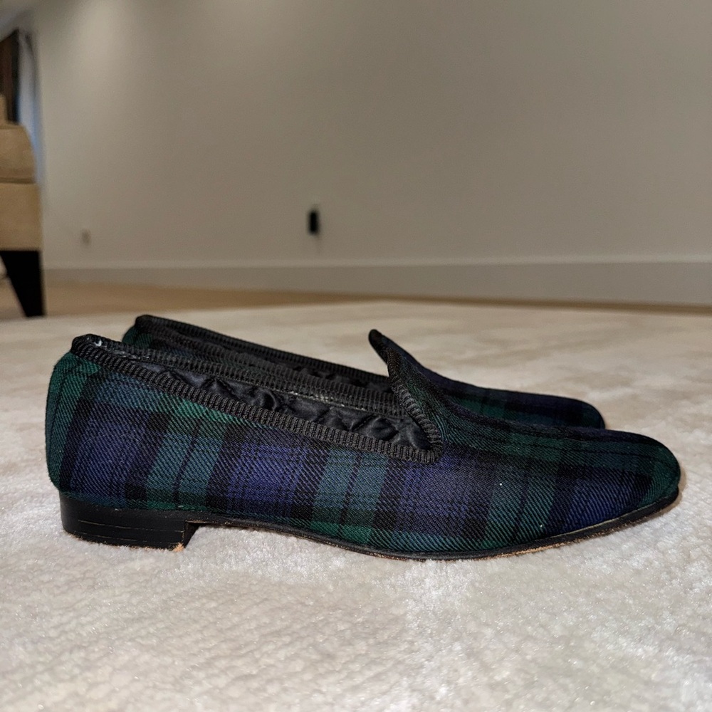 Elegant Plaid Loafers in Black and Green - Picture 4 of 15